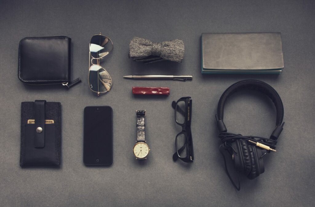 various accessories that belong in a purse